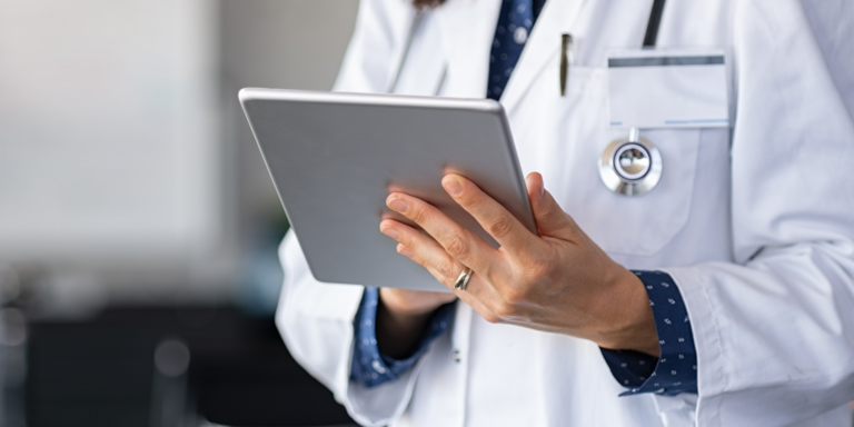 what kind of doctor treats varicose veins