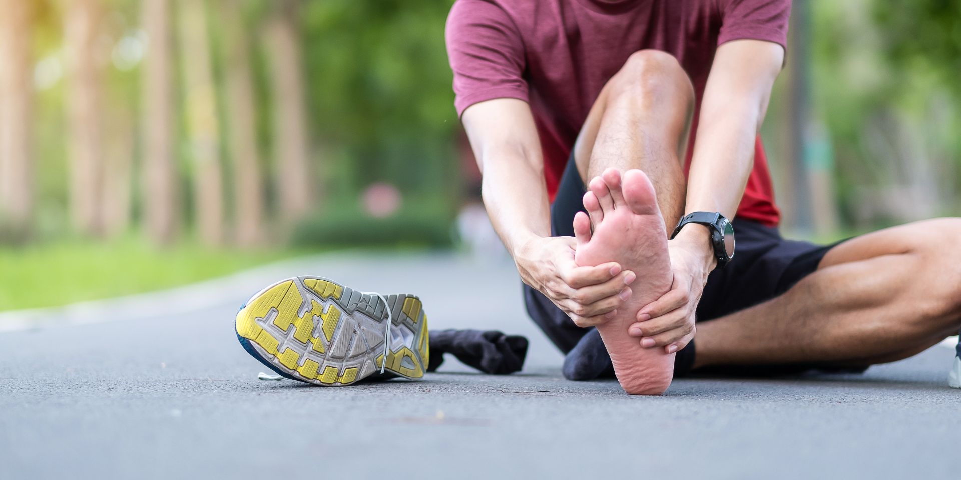 young adult male experiencing heel pain while running