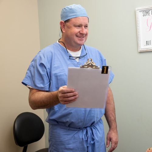 vascular provider in tennessee talking to a patient